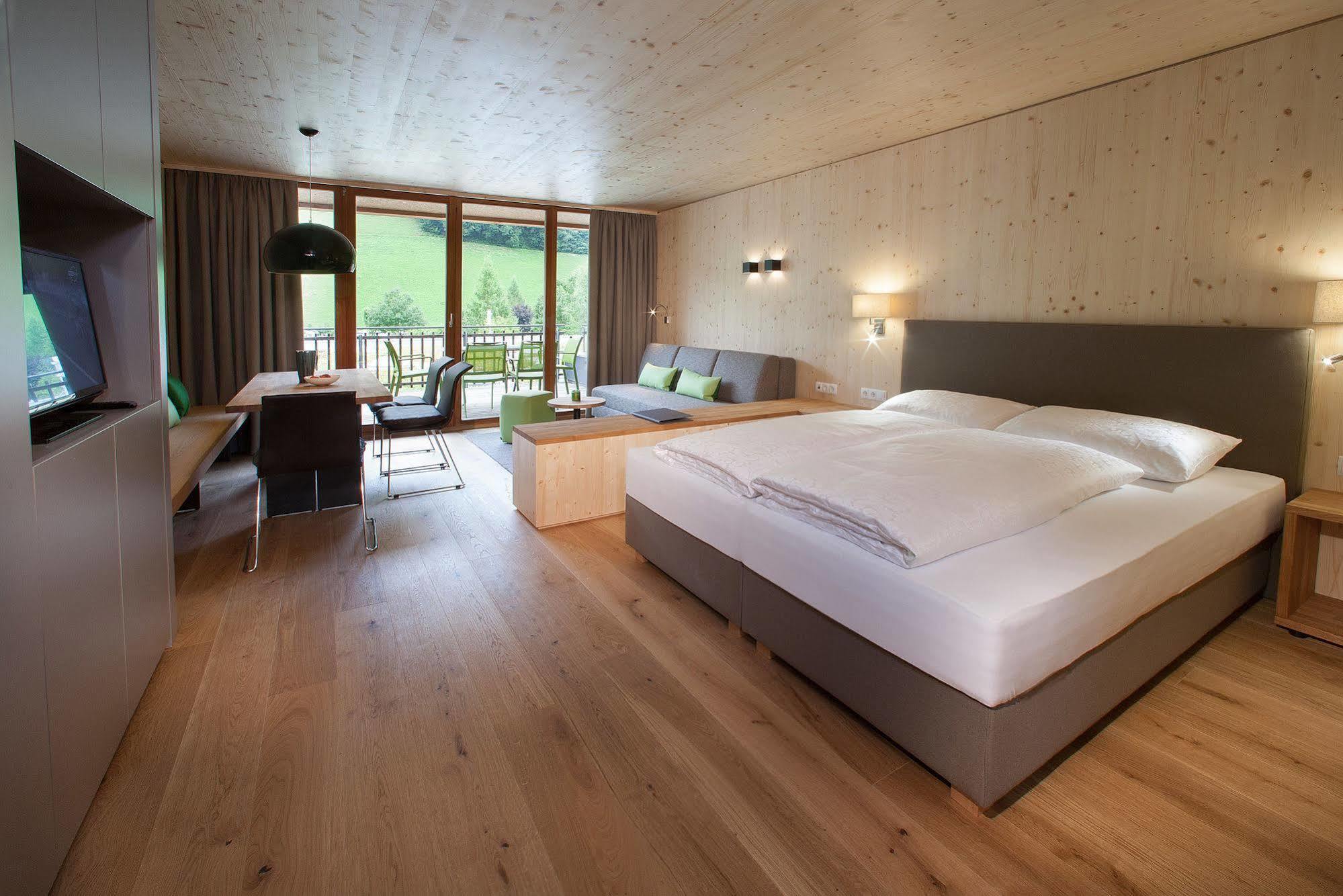 Natuerlich Hell. Aparthotel & Camping Fügen Eksteriør billede